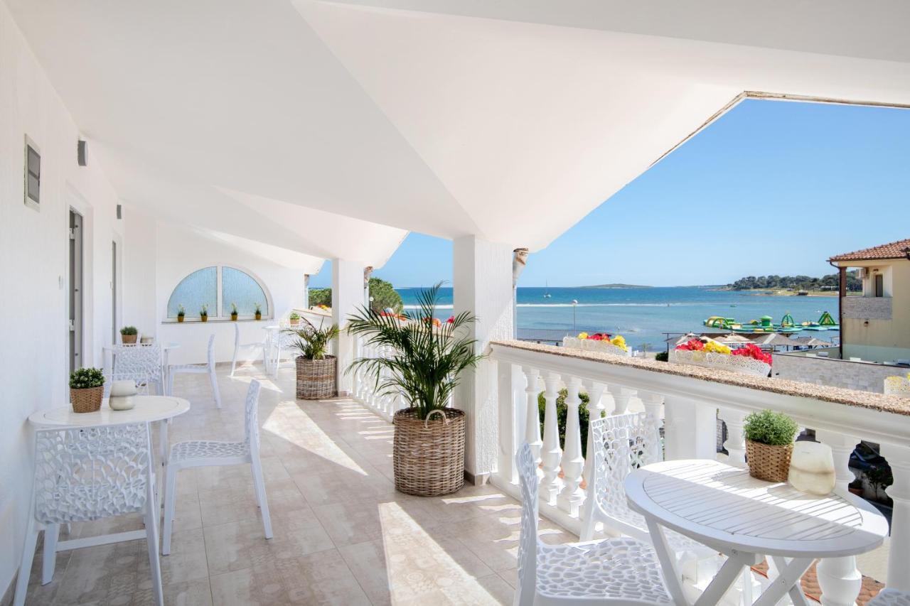 Apartments And Rooms Jakic Medulin Exterior foto