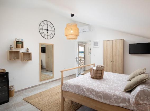 Apartments And Rooms Jakic Medulin Exterior foto