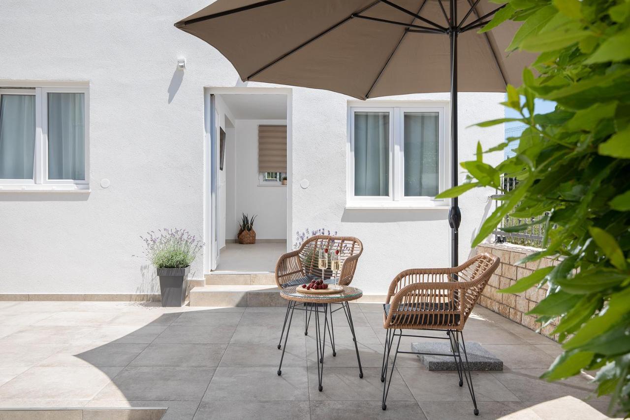 Apartments And Rooms Jakic Medulin Exterior foto
