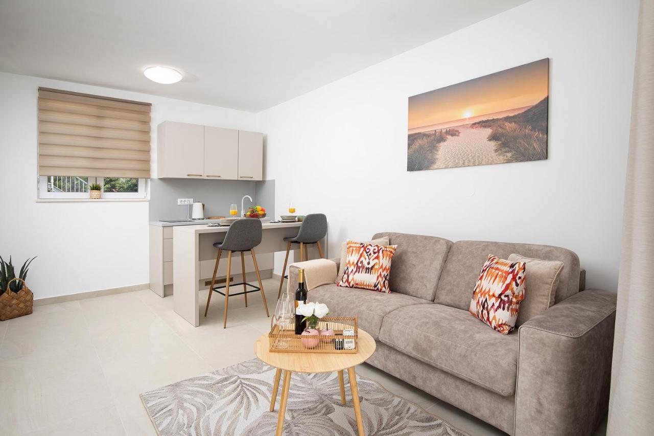 Apartments And Rooms Jakic Medulin Exterior foto