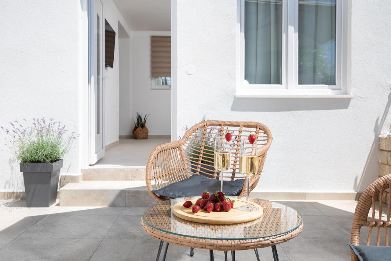 Apartments And Rooms Jakic Medulin Exterior foto