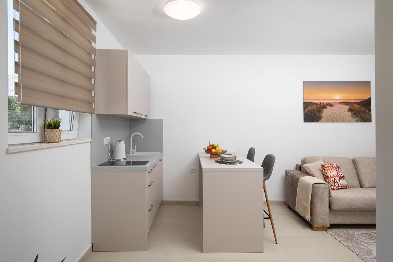 Apartments And Rooms Jakic Medulin Exterior foto