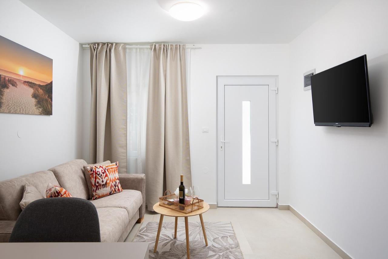 Apartments And Rooms Jakic Medulin Exterior foto