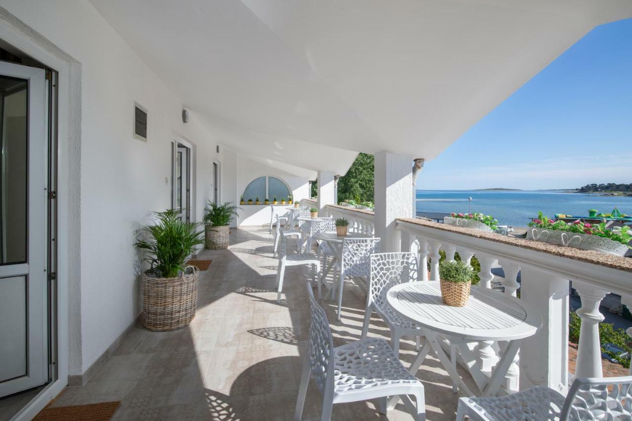 Apartments And Rooms Jakic Medulin Exterior foto